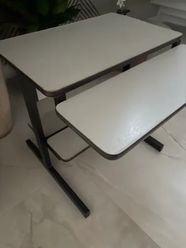Mesa e cadeira