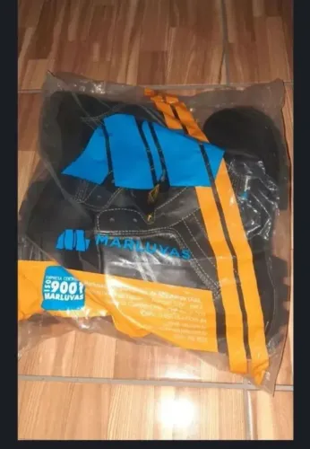 Vendo botas 39,40,41 e 42