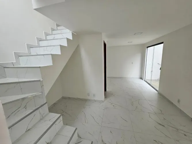 Compre casa nova com quintal