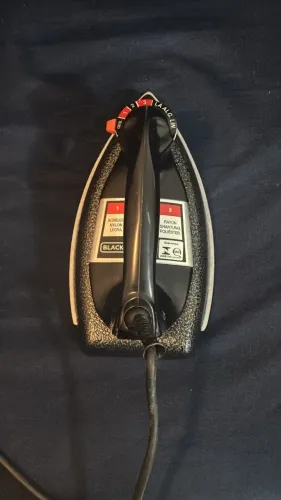 Ferro de passar roupa a seco black decker original em ótimo estado.