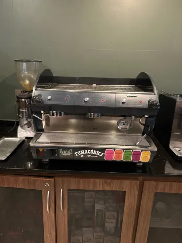 MÁQUINA DE CAFÉ ESPRESSO SAECO 2 GRUPOS - Italiana Importada + MOEDOR DE GRÃOS