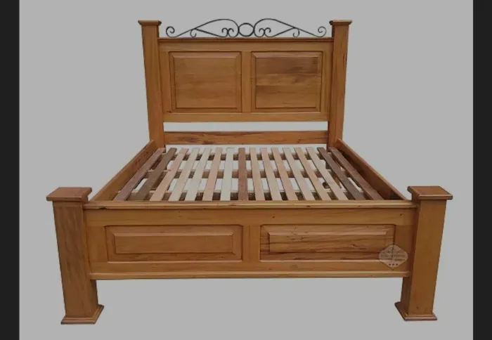 Cama Queen em madeira Peroba Rosa