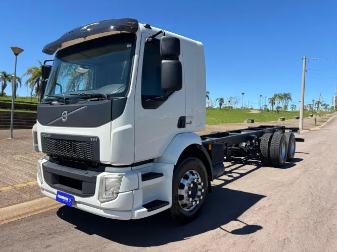 VOLVO VM 270 TRUCK CHASSIS