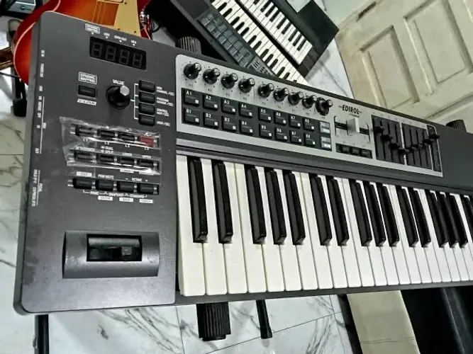 Teclado controladora Roland PC800