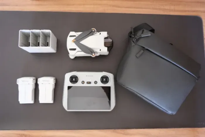 DJI Mini 3 Pro + DJI RC (com Tela) + Fly More Combo | Impecável