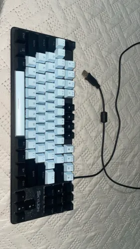 Teclado gamer reduzido e mouse gamer