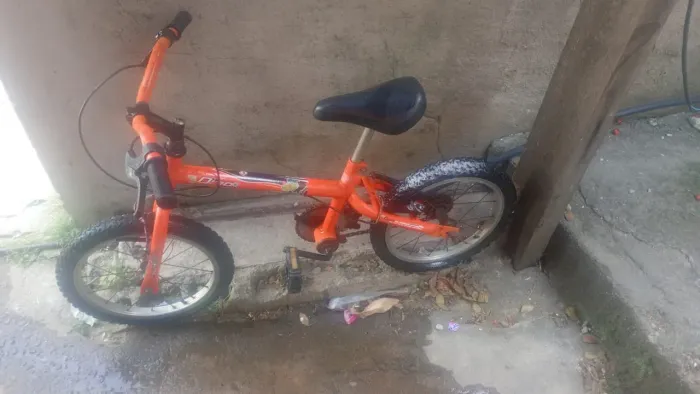 DUAS BICICLETAS
