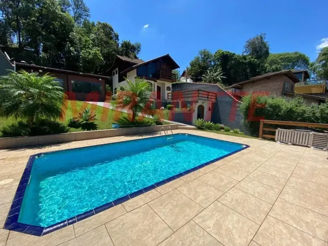 Casa em Condomínio à Venda em Mairiporã