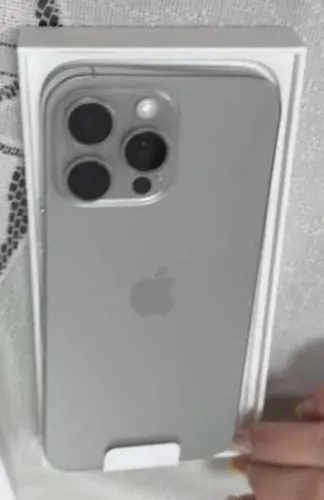 iPhone 16 Pro Max 256GB - Titânio Natural