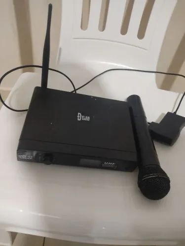 Microfone Dylan um bastão