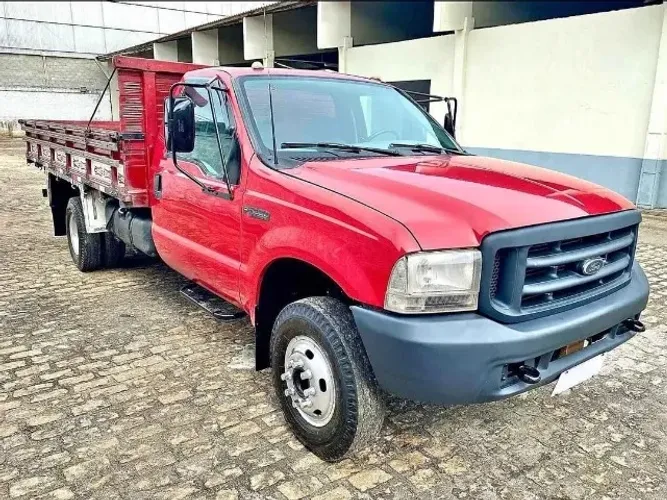 Caminhão vermelho FORD F-4000