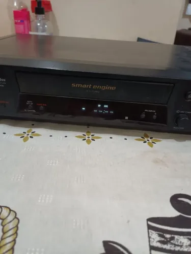 Vídeo cassete Sony com fitas VHS inclusas