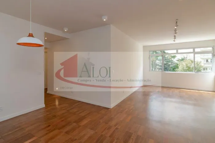 Apto vende. Itaim Bibi R. Japão reforma total, projeto novo três suites. Edifício é bem re