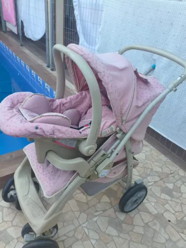 Carrinho de bebê e bebê conforto * Leia o anúncio*