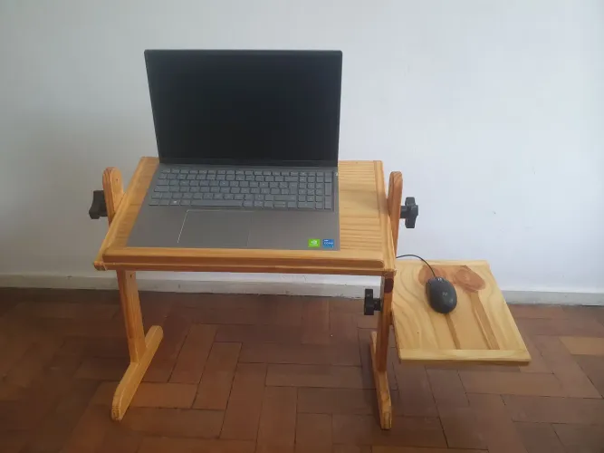 Mesa/Suporte de madeira para notebook e livros