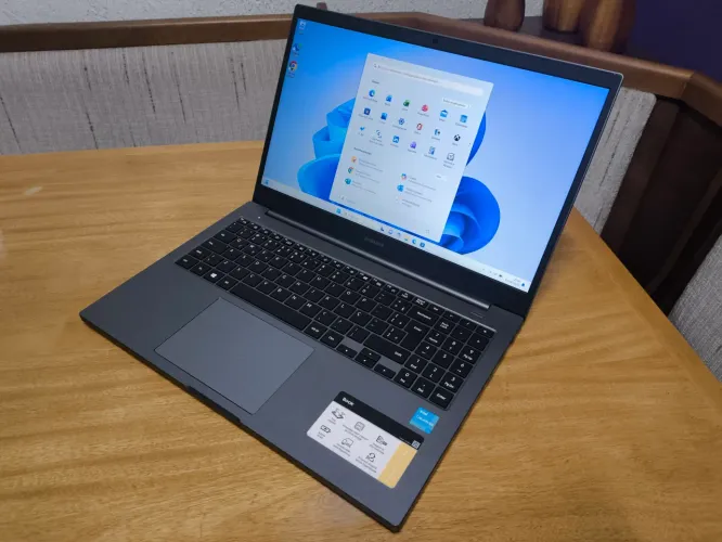 Notebook Samsung book com SSD M2 nvme + HD, windows 11, tela Full HD de 15.6