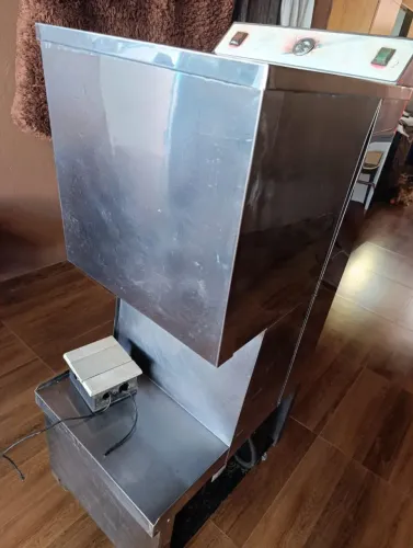 Máquina produtora de sorvete marca Fort Frio 10L