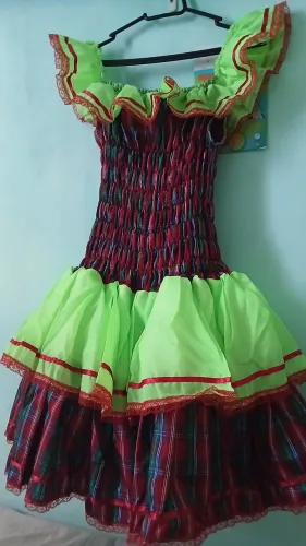 Vende-se vestido junino usado 
