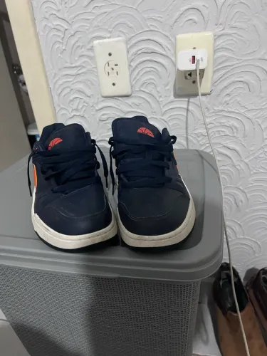 Tênis Nike full force low azul marinho + laranja