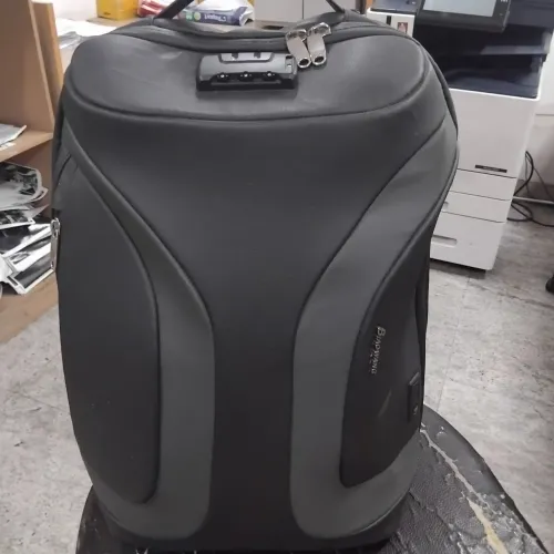 Vendo mochila usando 