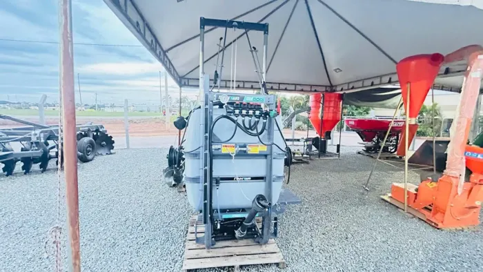 Pulverizador pecuário 600 LTS C/bomba de 75
