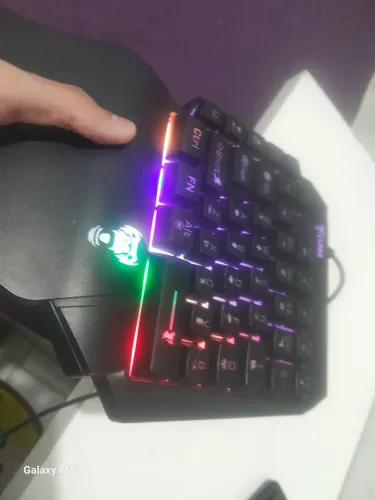 Teclado gamer clahm rgb colorido