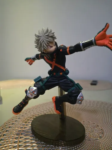 ACTION FIGURE 