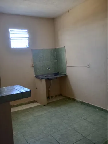 Kitinete coroado 700,00 com água e luz incluso 