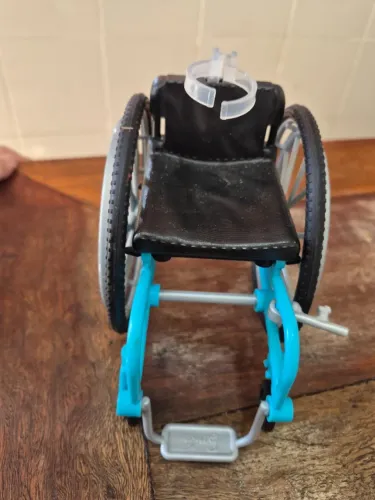 Cadeira de rodas para bonecas Barbie