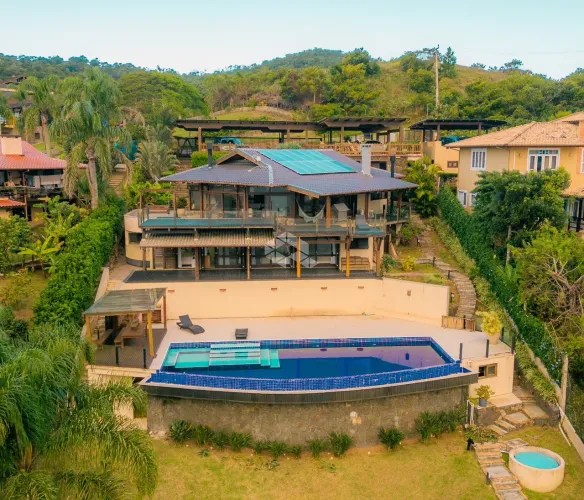 Mansão a Venda com 611m² na Praia da Vigia em SC