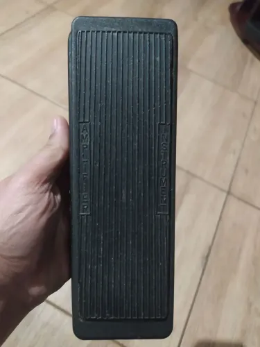 CRY BABY DUNLOP MODELO GCB-95