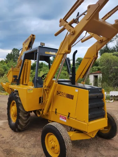 Retroescavadeira Case 580 H
