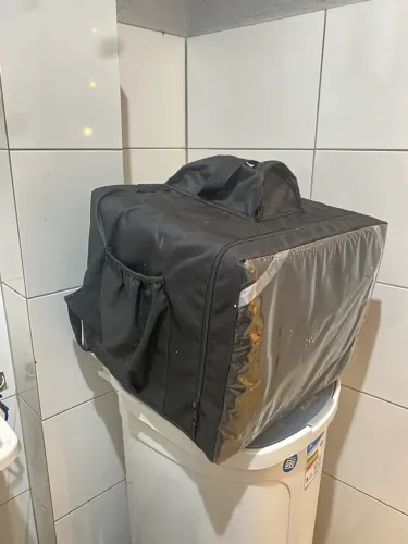 VENDO/TROCO ESTA BAG NOVA SEM MARCAS DE USO