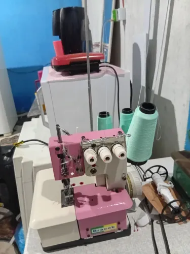 Máquina de costura galoneira portatil