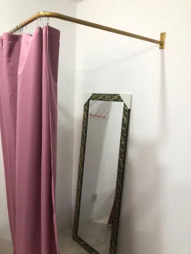 Vendo móveis e araras douradas para montar uma loja ,interessados chamar ZAP *