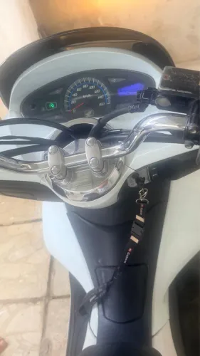 Moto PCX conservada