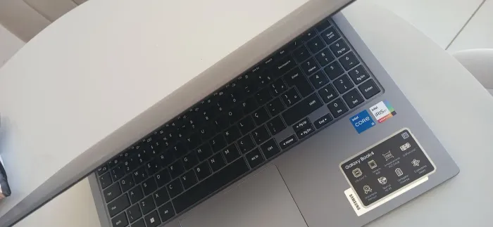 Nootbook Sansung (novo-com intermitência) Para retirada de peças.