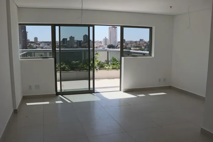 Sala comercial com varanda - High Business Franca - Alonso y Alonso