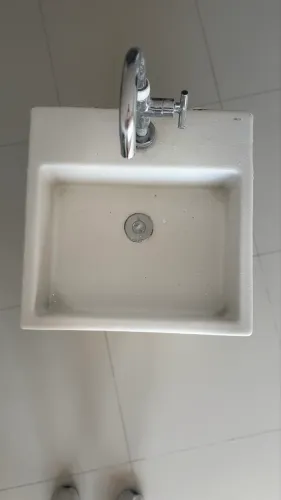 Cuba de Apoio 40x40 em Travertino com Cuba Branca - Sofisticação para seu ambiente!