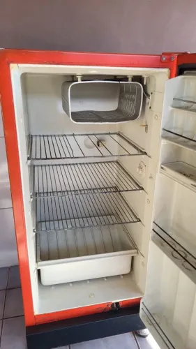 Geladeira retrô e reliquia
