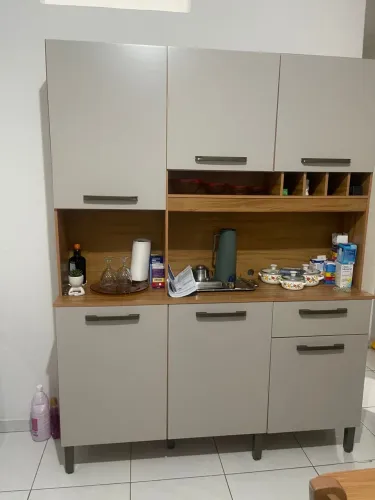 Móvel de cozinha novo -apenas 4 meses de uso.