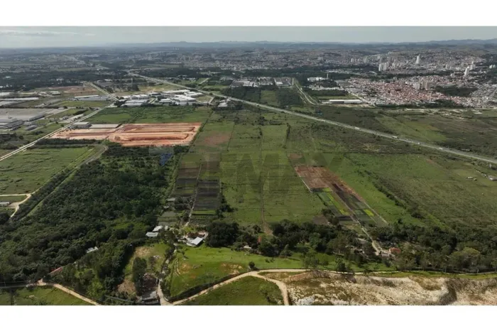 ACEITA PROPOSTA - Terreno em Jacarei-SP com 24,4 ha, proximo a condomínios industriais e a