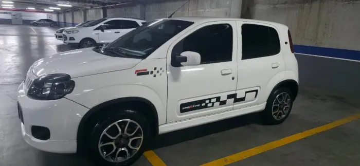 Fiat Uno Sporting 1.4 EVO Fire Flex 8V 4P 2012