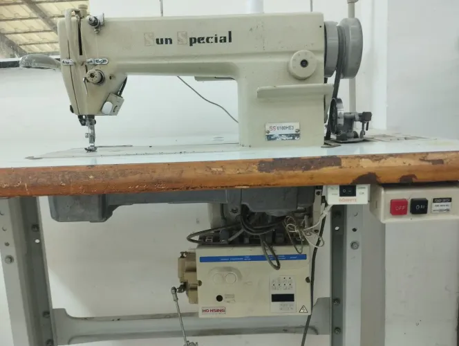 Máquina reta eletrônica revisada Sun Special no carro precinho R$