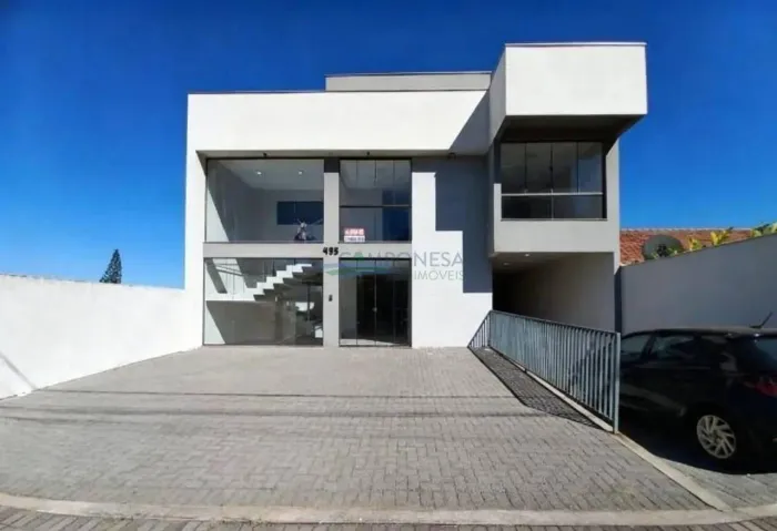**Piso Comercial de 210m² em Avenida de Excelente Localização**