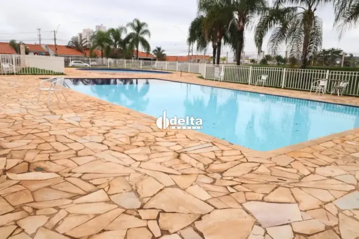 Casa com 2 quartos sendo 1 suíte disponível para venda a no bairro em Uberlândia-MG