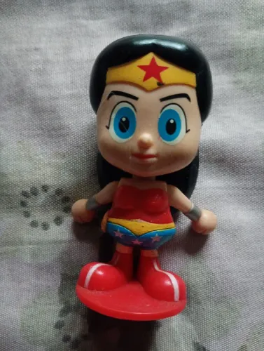 Miniatura mulher maravilha