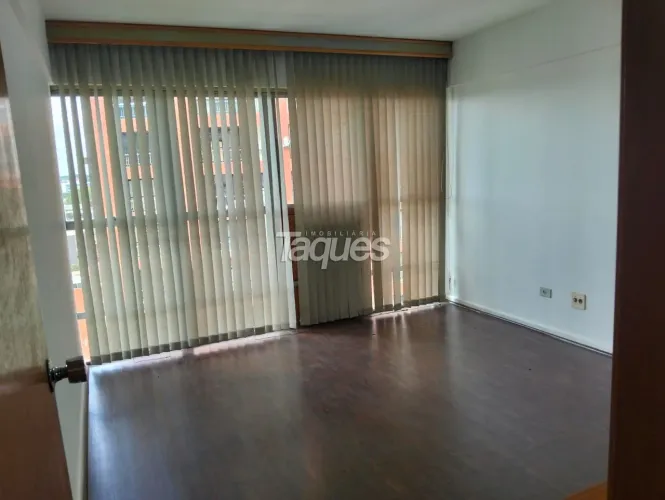 Centro Cívico, sala comercial na Cândido de Abreu 427. Próximo a bancos, Fórum, Prefeitura