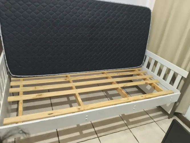 Vendo cama e colchão solteiro