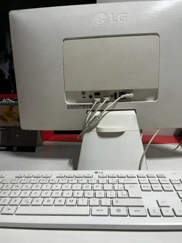 Vendo dois computadores all in one em perfeito estado!